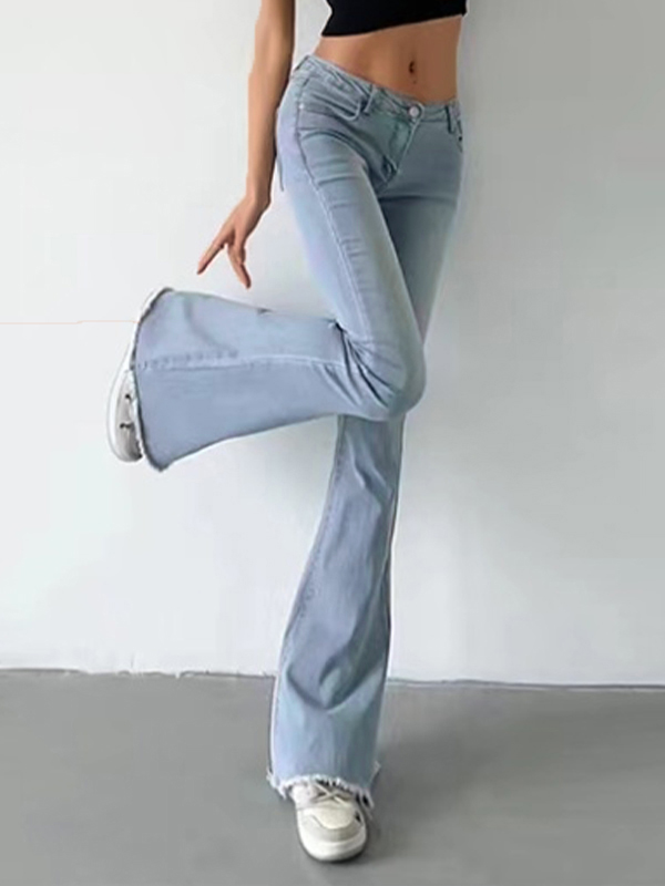 Gewaschene, dehnbare, ausgestellte Jeans mit niedrigem Bund-3