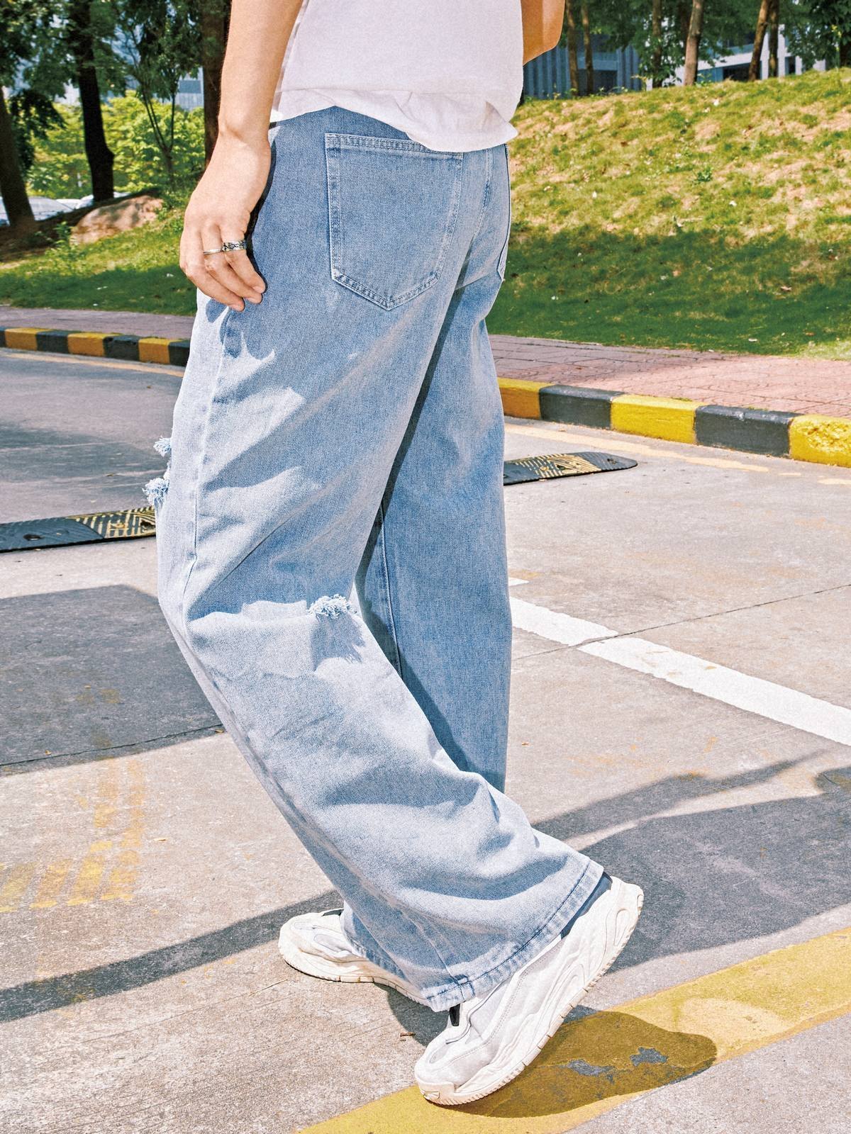 Leicht gewaschene, zerrissene Jeans für Herren-2