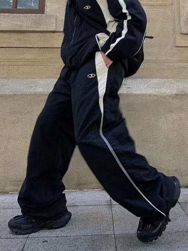 Lockere Fallschirmhose mit Kontrasteinsätzen für Herren-1