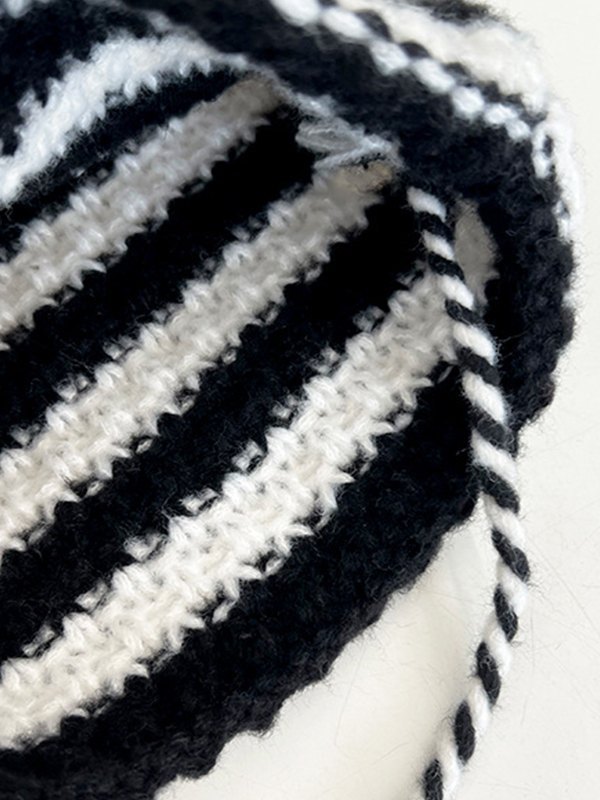 Gestreifte Strickmütze mit Horndetail-3