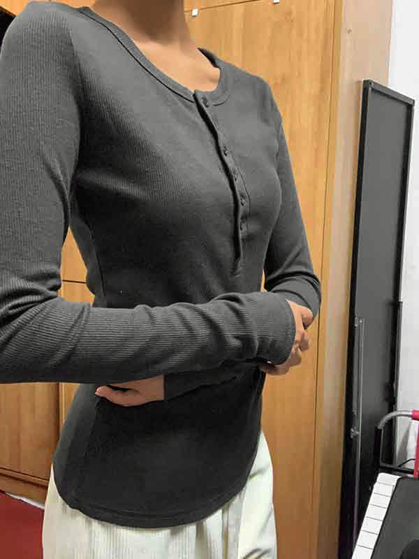 Einfarbiger, gerippter, langärmliger Strickpullover mit Knöpfen-2